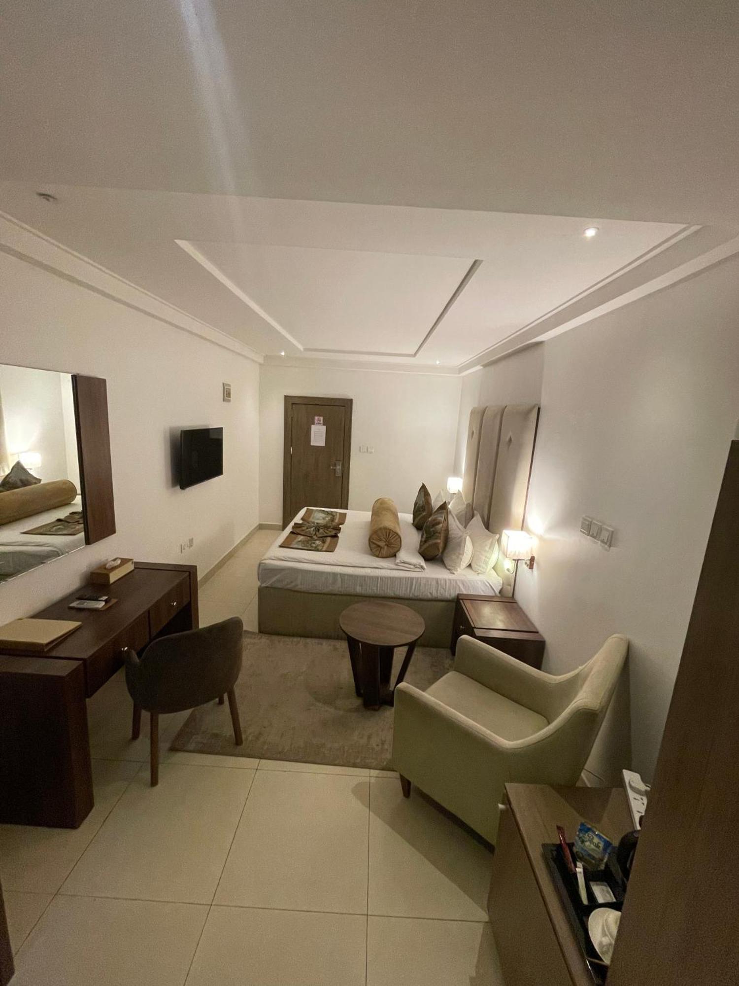 Swiss Pearl Continental Suite Wupa Екстериор снимка