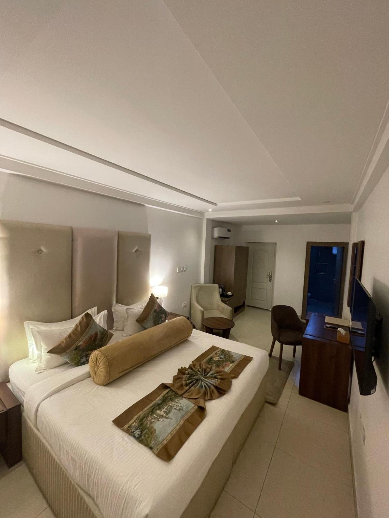 Swiss Pearl Continental Suite Wupa Екстериор снимка